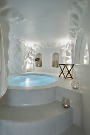 Bañera de hidromasaje privada. Winery Hotel 1870