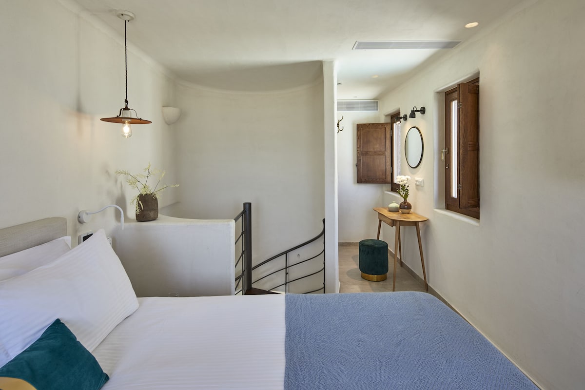 Duplex Suite with Outdoor Hot Tub | 1 bedroom, minibar, in-room safe, individually decorated