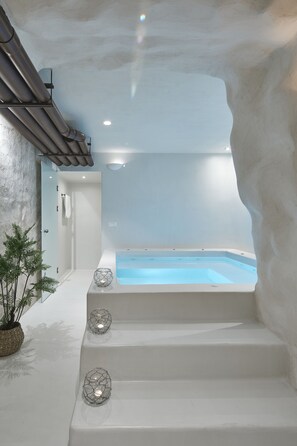 King suite with indoor plunge pool | Private pool