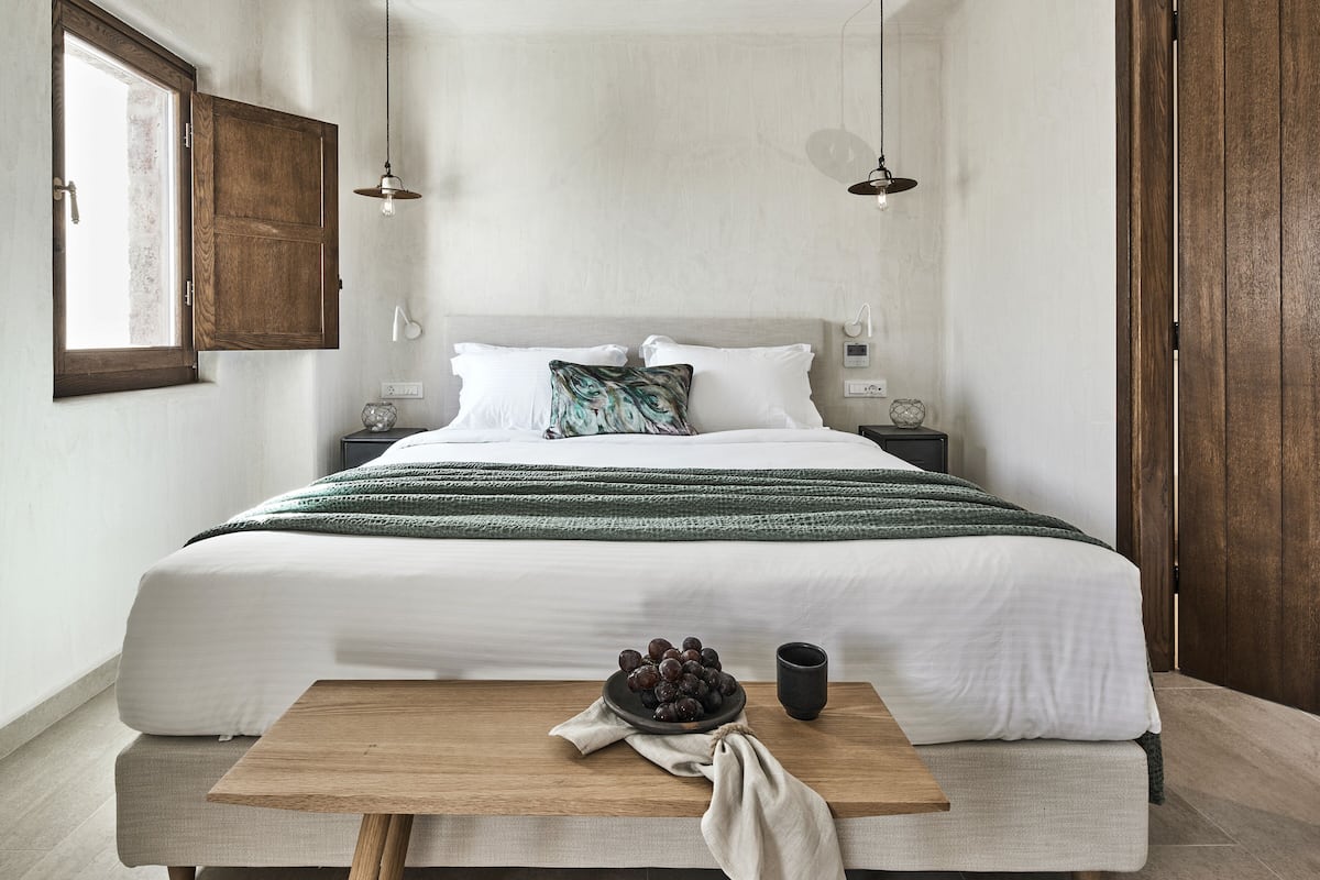 Familie suite | Een minibar, een kluis op de kamer, verduisterende gordijnen