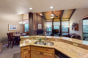 Interior - Large suite in Steamboat Springs with pool & hot tubs (Steamboat Springs)