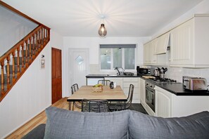 Fridge, microwave, oven, cookware/dishes/utensils