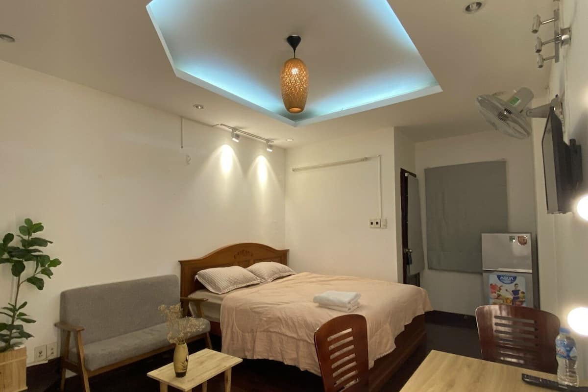 Desk, laptop workspace, iron/ironing board, free WiFi