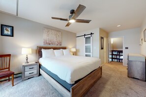 2 dormitorios, tabla de planchar con plancha, cuna de viaje y Internet