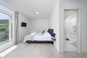 5 chambres, coffres-forts dans les chambres, fer et planche Ă repasser