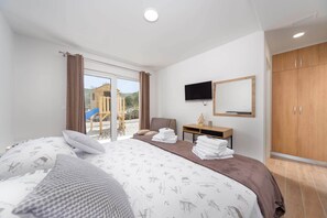 5 bedrooms, in-room safe, iron/ironing board, travel crib