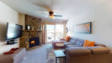 Télévision, cheminée