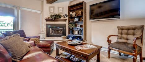 TV, fireplace, stereo