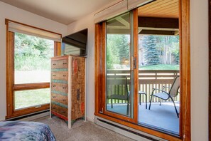 3 bedrooms, iron/ironing board, Internet, bed sheets