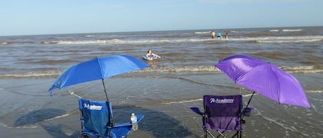 Camastros y toallas de playa