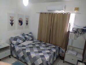 1 chambre, fer et planche à repasser, Wi-Fi gratuit, draps fournis