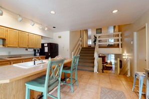 Interior - Cozy, mountain condo with full kitchen & living area plus hot tubs (Steamboat Springs)
