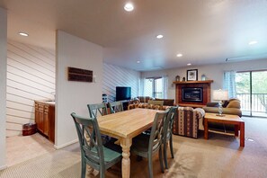 TV, fireplace, stereo