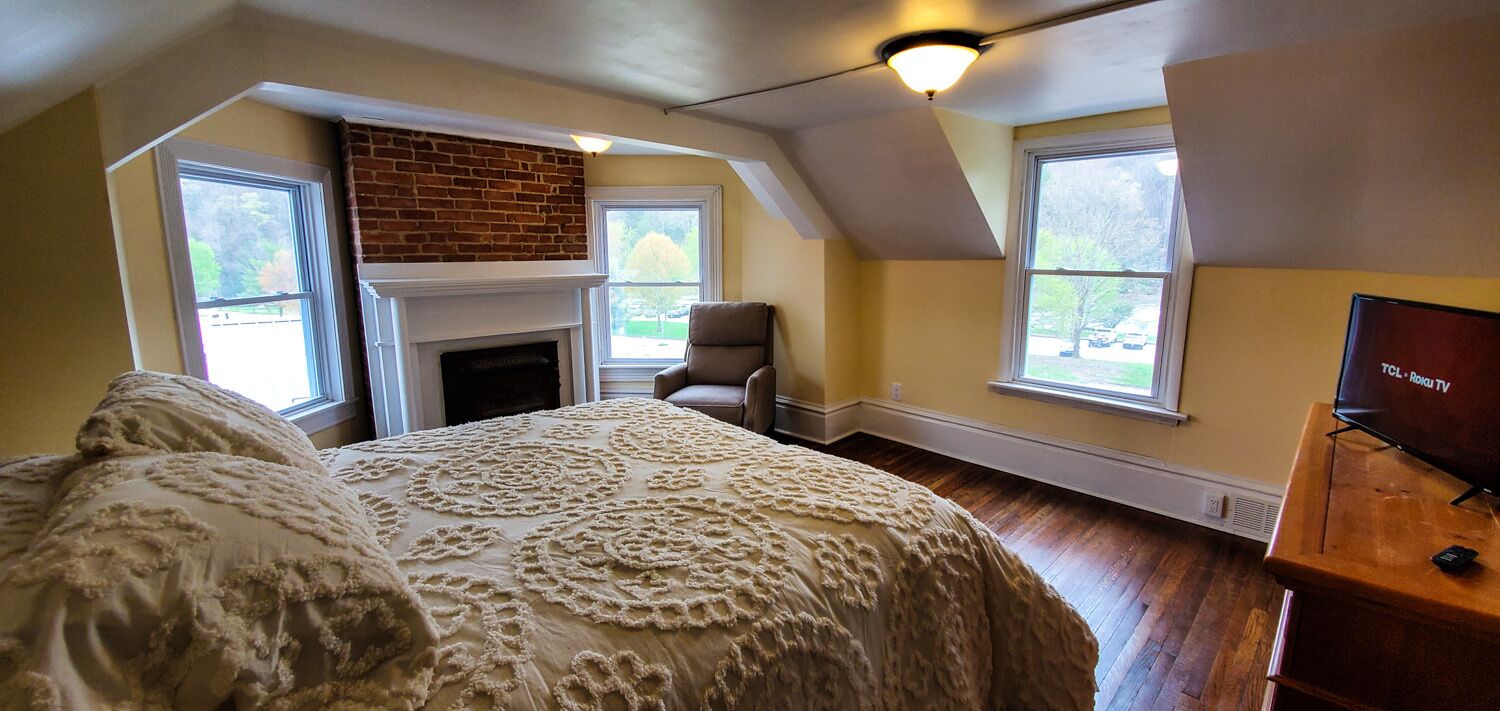 3 室のベッドルーム、アイロン / アイロン台、インターネット、ベッドシーツ