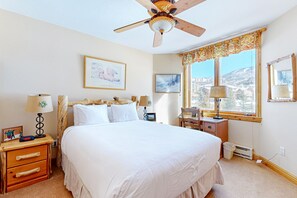 3 bedrooms, iron/ironing board, Internet, bed sheets