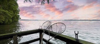 The Dragonfly - Sleeps up to 8, Lake views.