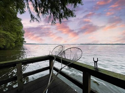 The Dragonfly - Sleeps up to 8, Lake views.