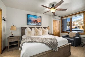 3 bedrooms, iron/ironing board, Internet, bed sheets - Stylish ski-in/out condo w/views in base area next to gondola, pool & restaurant (Steamboat Springs)