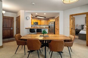 Dining - Stylish ski-in/out condo w/views in base area next to gondola, pool & restaurant (Steamboat Springs)