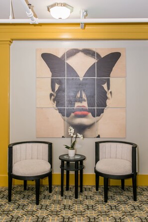 Área de estar no saguão