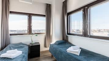 Corner Room, Panoramic Sea View, Shared Bathroom | Bàn, phòng cách âm, truy cập Internet không dây miễn phí
