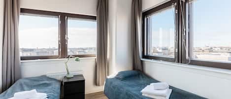 Desk, soundproofing, free WiFi, bed sheets