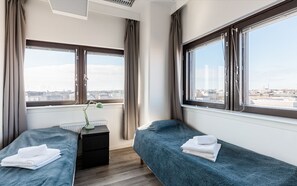 Corner Room, Panoramic Sea View, Shared Bathroom | Desk, soundproofing, free WiFi, bed sheets - Sky Hostel Helsinki (Helsinki)