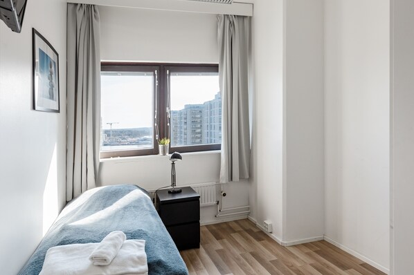 Standard Single Room, Shared Bathroom, Sea View | Desk, soundproofing, free WiFi, bed sheets - Sky Hostel Helsinki (Helsinki)