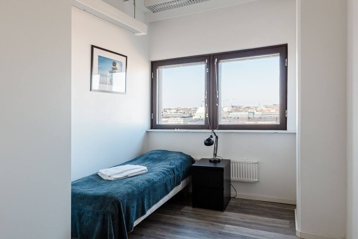 Standard Single Room, Shared Bathroom, Sea View | Desk, soundproofing, WiFi (free), bed sheets
