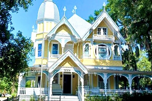 Stunning building with a central tower and symmetrical wings, featuring ornate arches and columns.