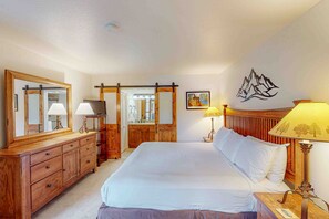 2 bedrooms, iron/ironing board, Internet, bed sheets