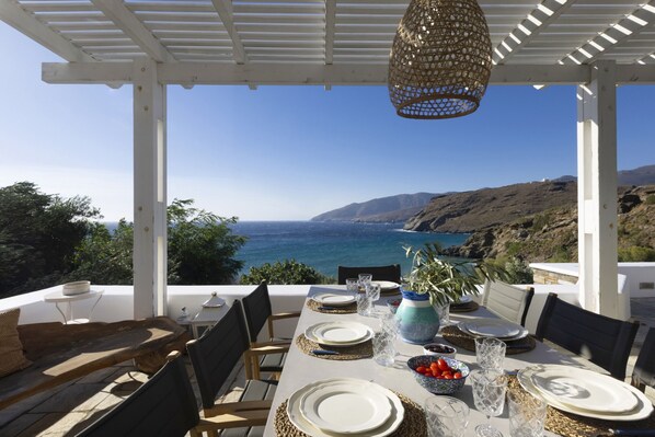 Outdoor dining - Andros 5 Up ·Andros Seaside Luxury Escape (Andros)