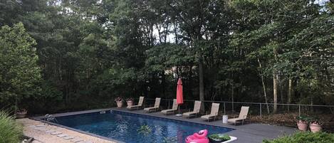 Lämmitetty uima-allas