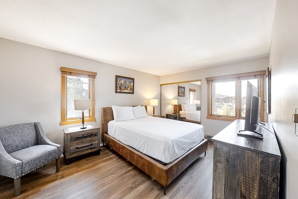 2 bedrooms, iron/ironing board, Internet, bed sheets