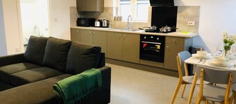 ELD1 - Large 2 bedrooms, Complimentary Netflix & Parking