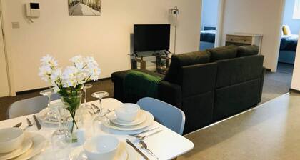 ELD1 - Large 2 bedrooms, Complimentary Netflix & Parking