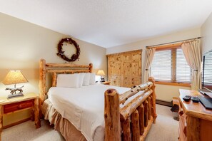 2 bedrooms, iron/ironing board, Internet, bed sheets