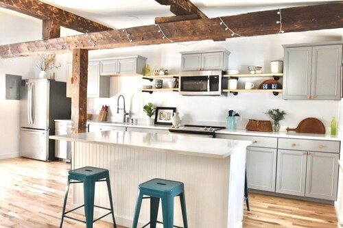 King Size Bed - Hip Studio with Washer&Dryer on 1st FL 3min to downtwon