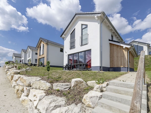 Exterior - Beautiful apartment in villa for 4 guests with WIFI, TV, terrace and pets allowed (Truppach)