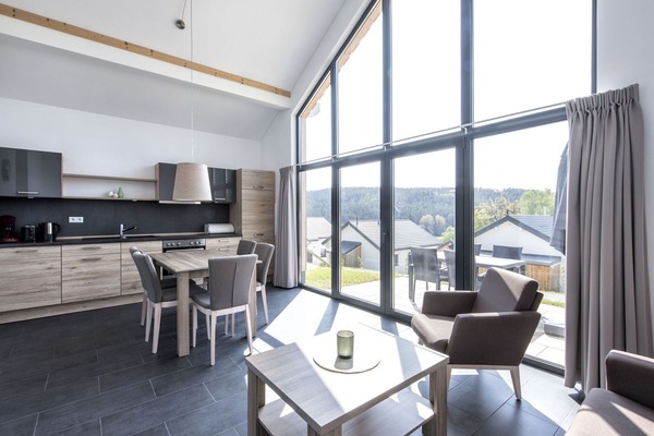 Tabelle, Möbel, Gebäude, Eigentum, Stuhl, Fenster, Pflanze, Himmel, Beleuchtung, Interior Design