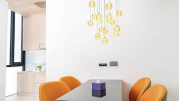 Executive Room, 1 Bedroom | Ruang makan