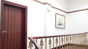 A staircase with a wooden handrail and a brown door on the left. - Modern Apartment in Fantastic Location (Glasgow)