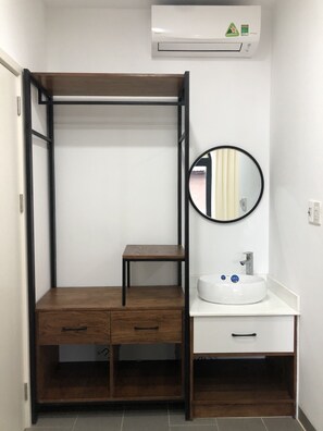 Habitació doble Deluxe | Caixa forta a l'habitació i cortines opaques 