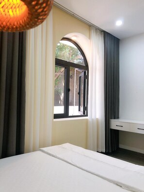 In-room safe, blackout drapes, soundproofing, free WiFi - Lacasa Homestay - Hostel (Hue)