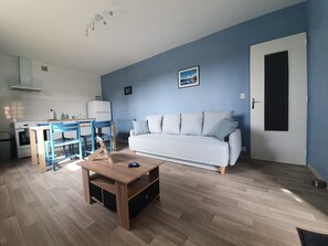 TV, books, stereo, offices