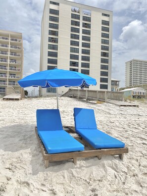 Property grounds - Beach Front, Balcony access from den and master, Spacious living, fully equipped (Gulf Shores)