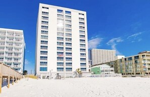 Exterior - Beach Front, Balcony access from den and master, Spacious living, fully equipped (Gulf Shores)