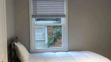 2 quartos, ferros/tábuas de passar roupa, Wi-Fi, roupa de cama