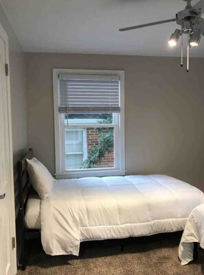 2 chambres, fer et planche à repasser, Wi-Fi, draps fournis