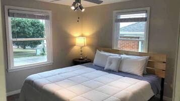 2 makuuhuonetta, silitysrauta/-lauta, Wi-Fi, vuodevaatteet